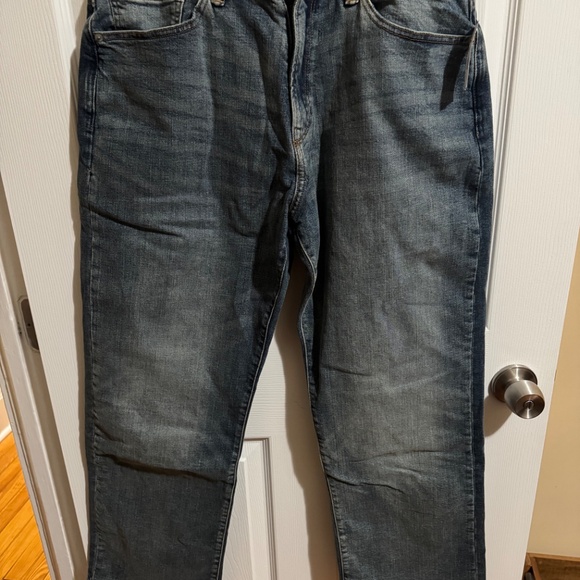 Men’s relaxed-fit jeans (33x30) | Gap - Medium Blue Wash - Picture 6 of 10